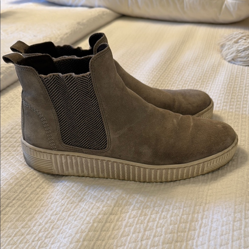 Gabor Chelsea Sneakers Size 9